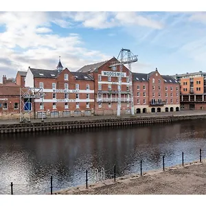 Riverside Apt - Heart Of The I Pass The Keys Apartment York